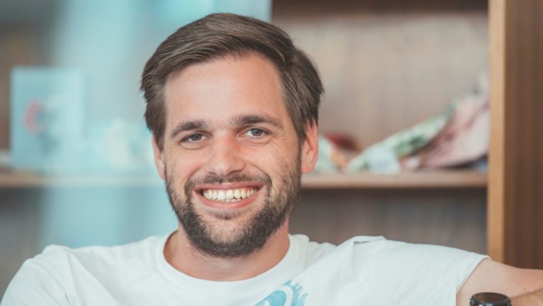 Porträtbild Tobias Sauer