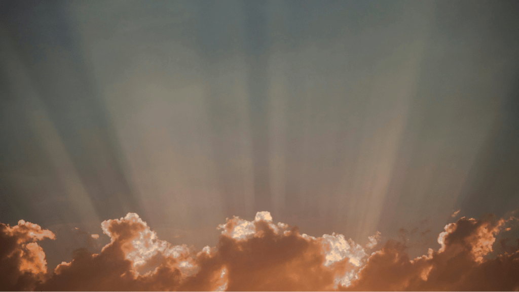 Symbolbild: Licht bricht hinter einer Wolke hervor